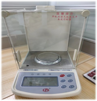 Electrical precision scale